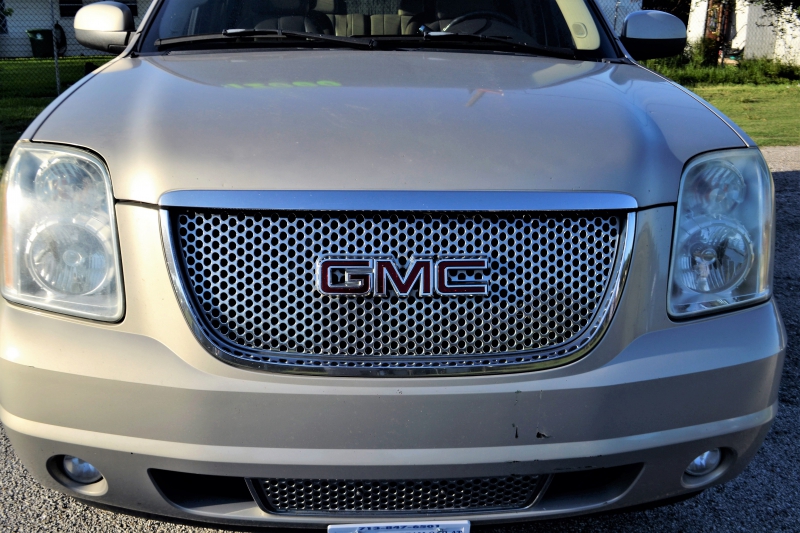 automobile-ST ZACHARIE-min_gmc-yukon-truck-grill-2828425